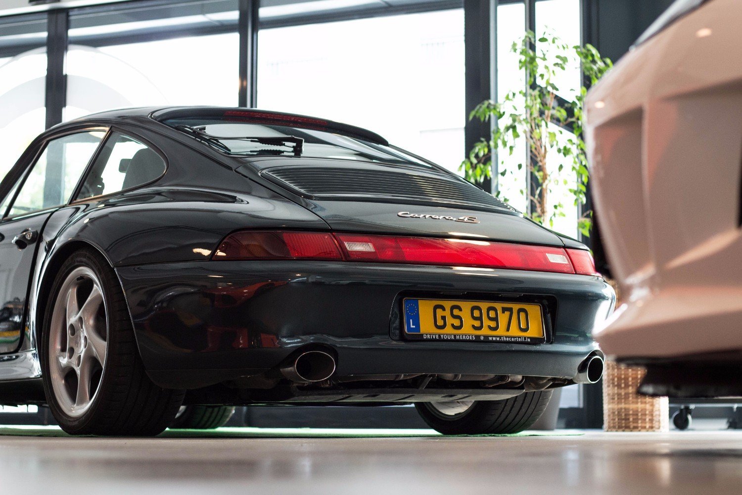 Porsche 911 4S (993) in the Clubhouse Hips